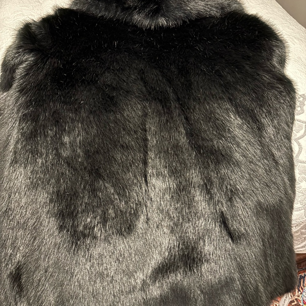 Dennis Basso Faux Fur. - Picture 4 of 4